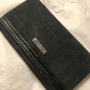 Gucci wallet 100% authentic